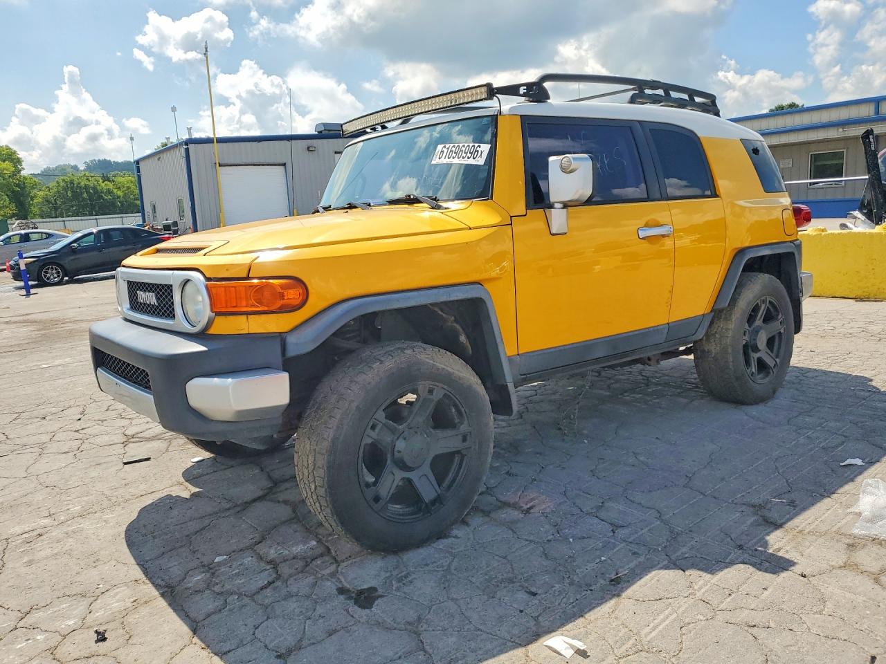 2007 Toyota FJ Cruiser, VIN JTEBU11F370019556 — Minor dents and scratches