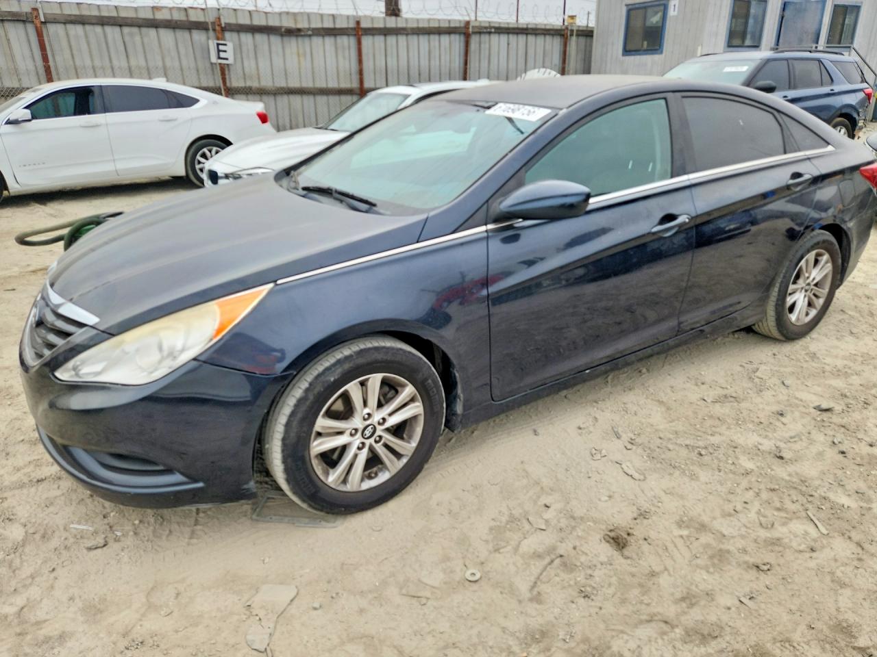 2013 Hyundai Sonata GLS, VIN 5NPEB4AC4DH713329 — Minor dents and scratches