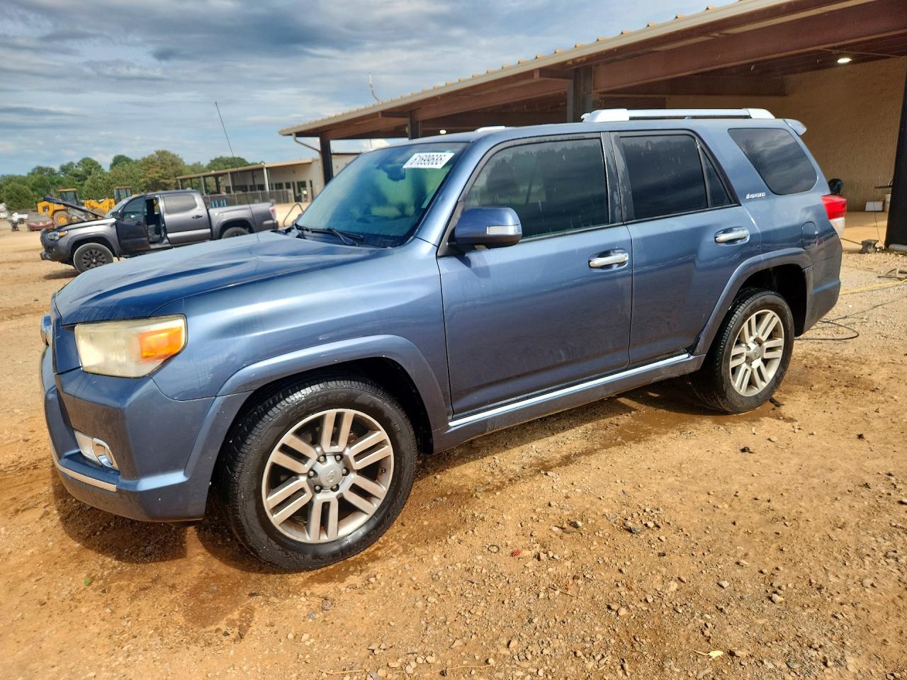 2010 Toyota 4Runner SR5, VIN JTEZU5JR6A5003104 — Front end