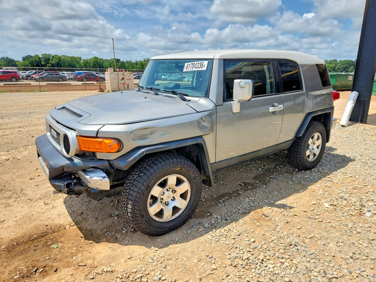 2010 Toyota FJ Cruiser, VIN JTEBU4BF8AK077609 — Front end