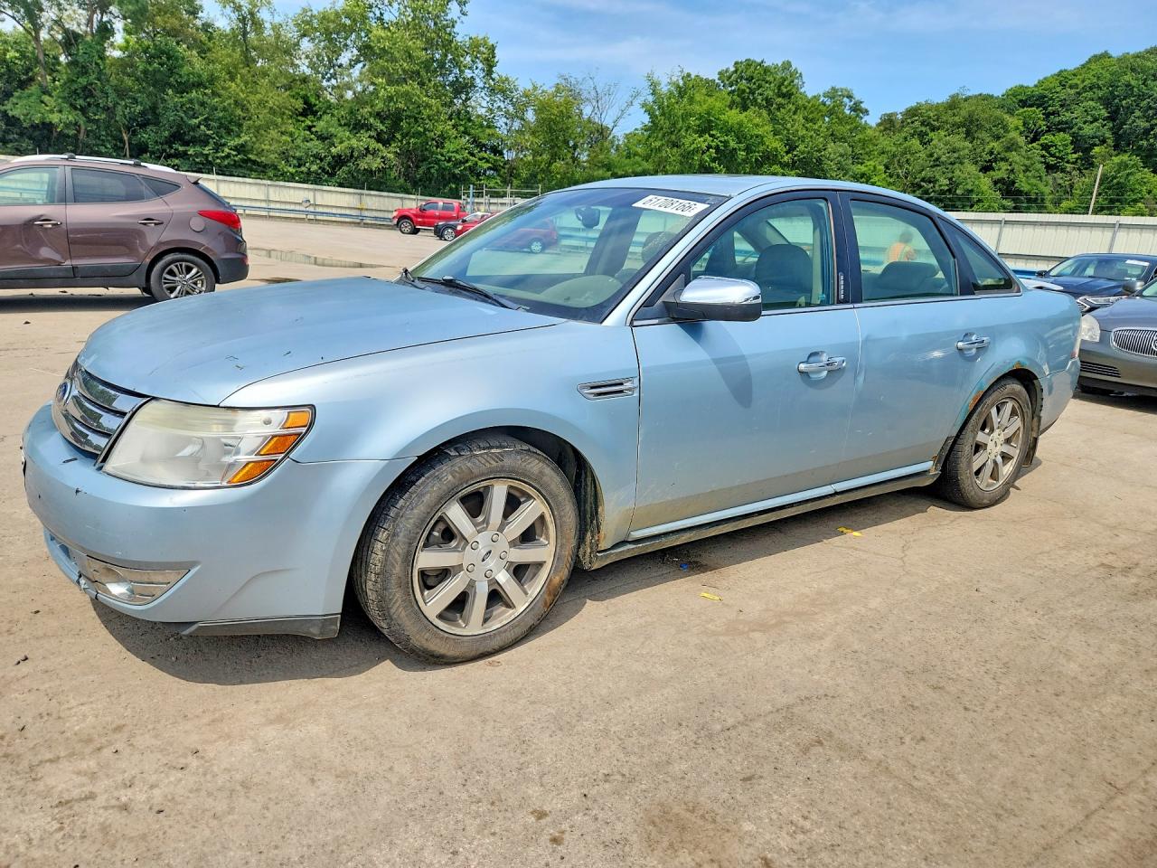 2009 Ford Taurus Limited, VIN 1FAHP25W59G111628 — Side