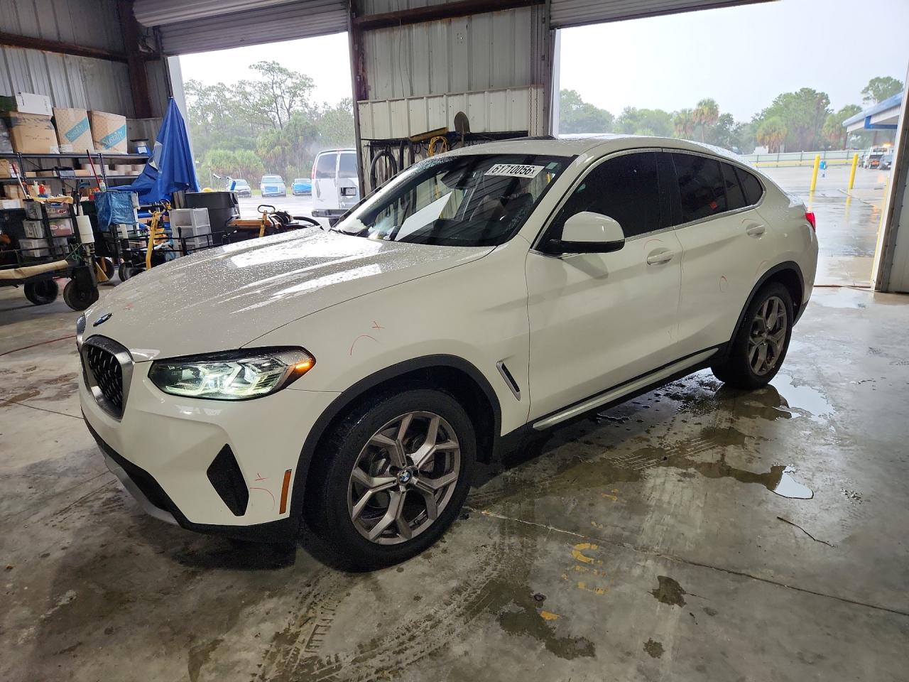 2022 BMW X4 xDrive30i, VIN 5UX33DT05N9M14965 — Front end