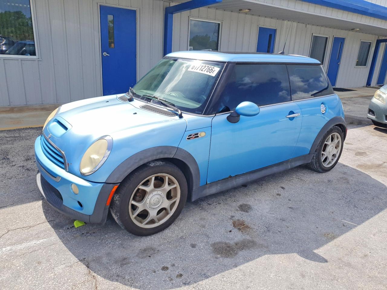 2005 MINI Hardtop S, VIN WMWRE33565TL14014 — Бок