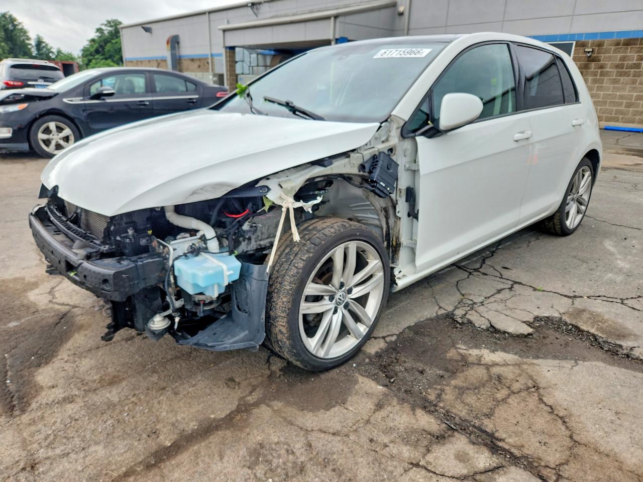 2015 Volkswagen Golf TSI S, VIN 3VW217AU9FM076903 — Front end