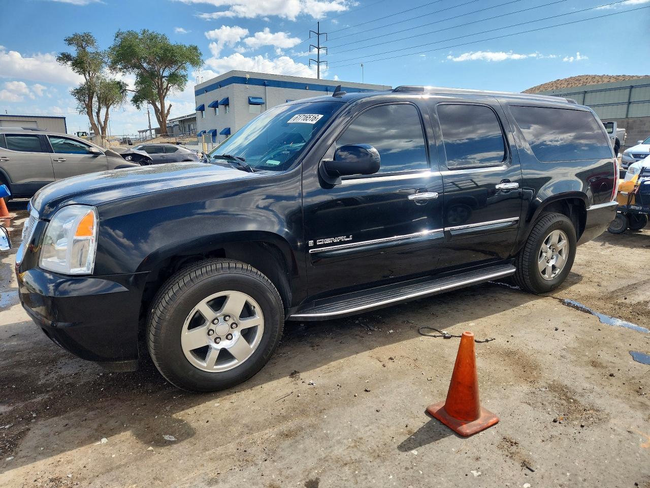 2007 GMC Yukon XL, VIN 1GKFK668X7J221876 — Minor dents and scratches