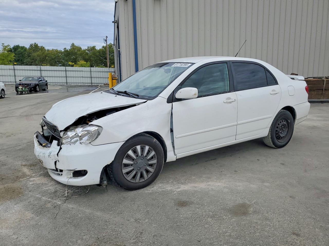 2005 Toyota Corolla LE, VIN 1NXBR32E05Z404601 — Front end