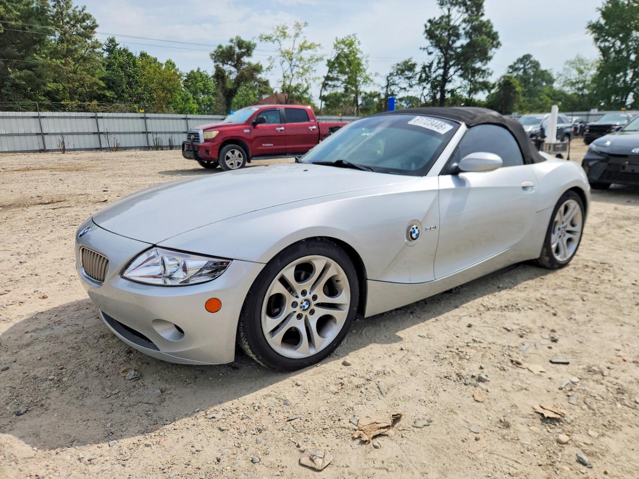 2005 BMW Z4 3.0i, VIN 4USBT53545LU10532 — Minor dents and scratches