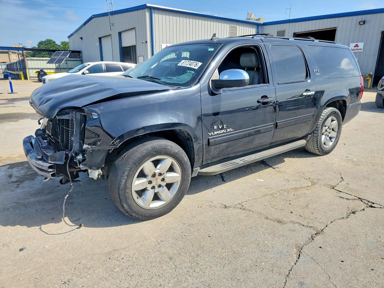 2009 GMC Yukon XL SLT 4SB, VIN 1GKFC36069R300357 — Front end