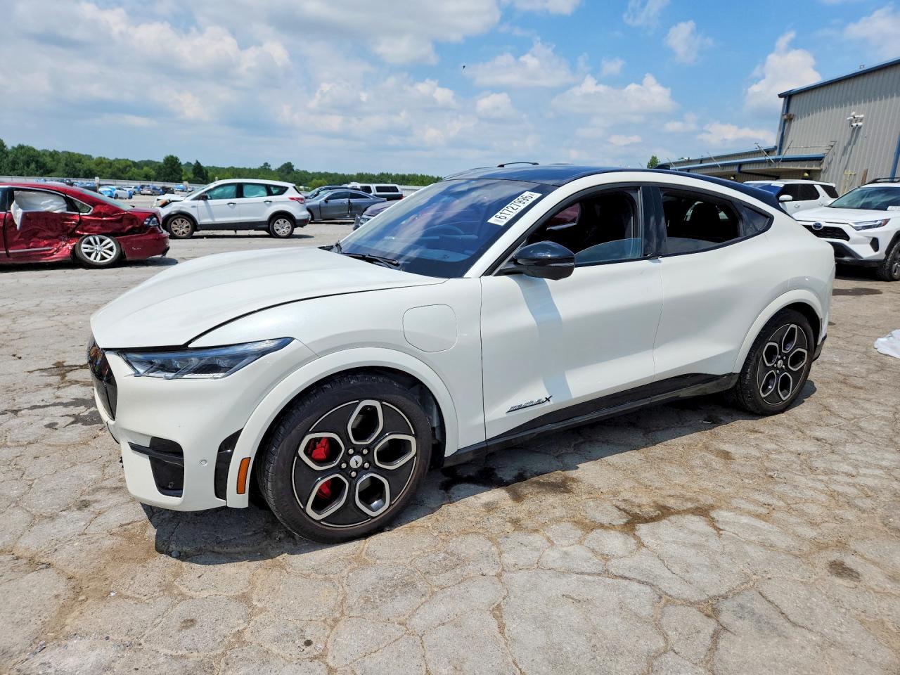 2023 Ford Mustang Mach-E GT, VIN 3FMTK4SE4PMA45369 — Перед