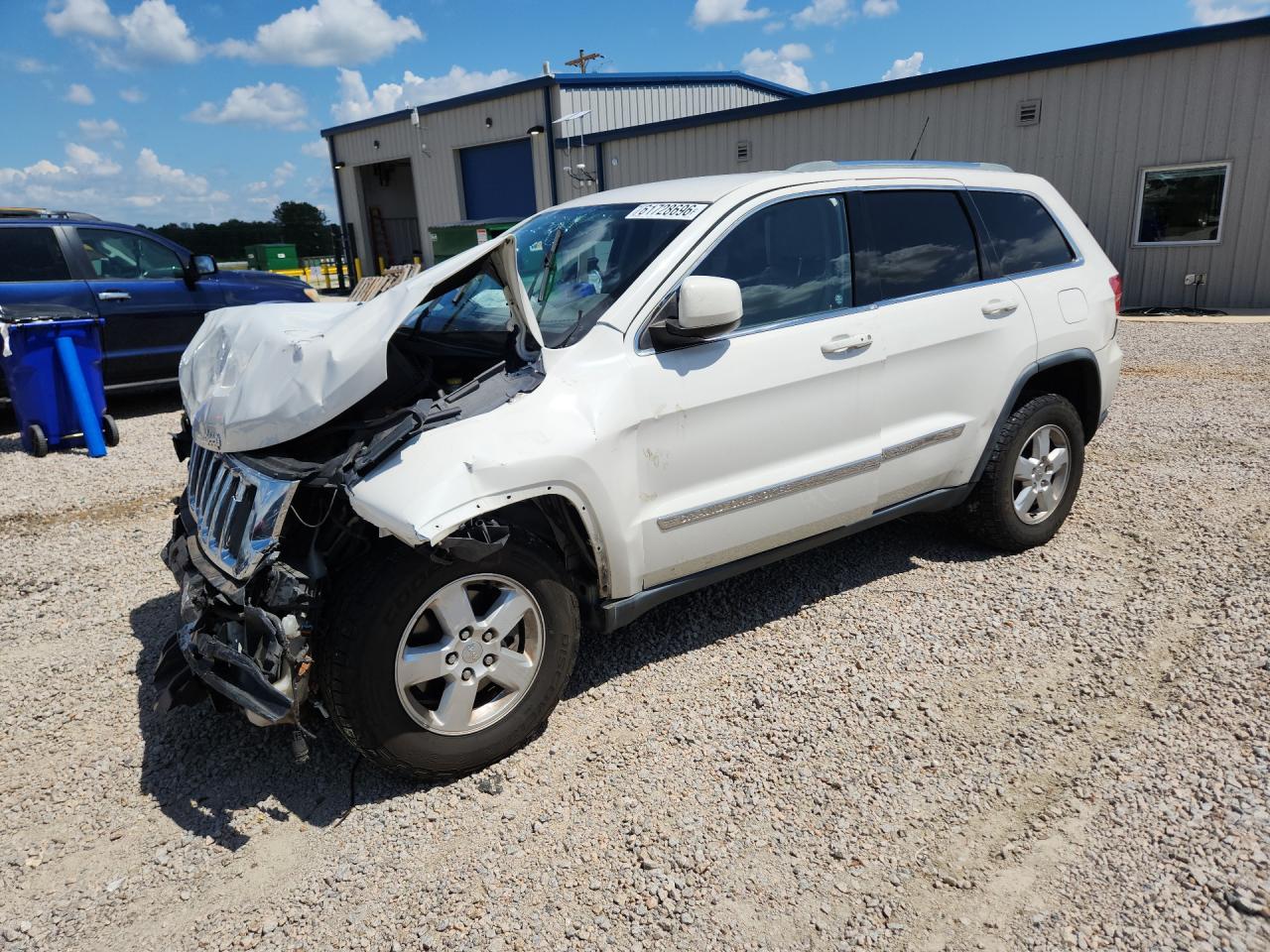 2012 Jeep Grand Cherokee Laredo, VIN 1C4RJFAG7CC134915 — Перед