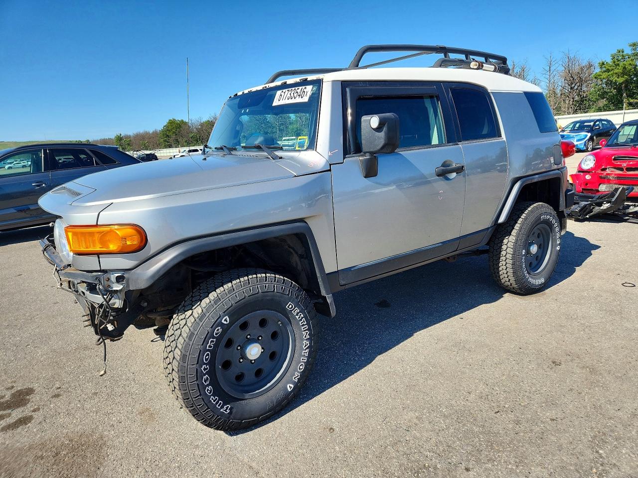 2009 Toyota FJ Cruiser, VIN JTEBU11FX9K069474 — Front end