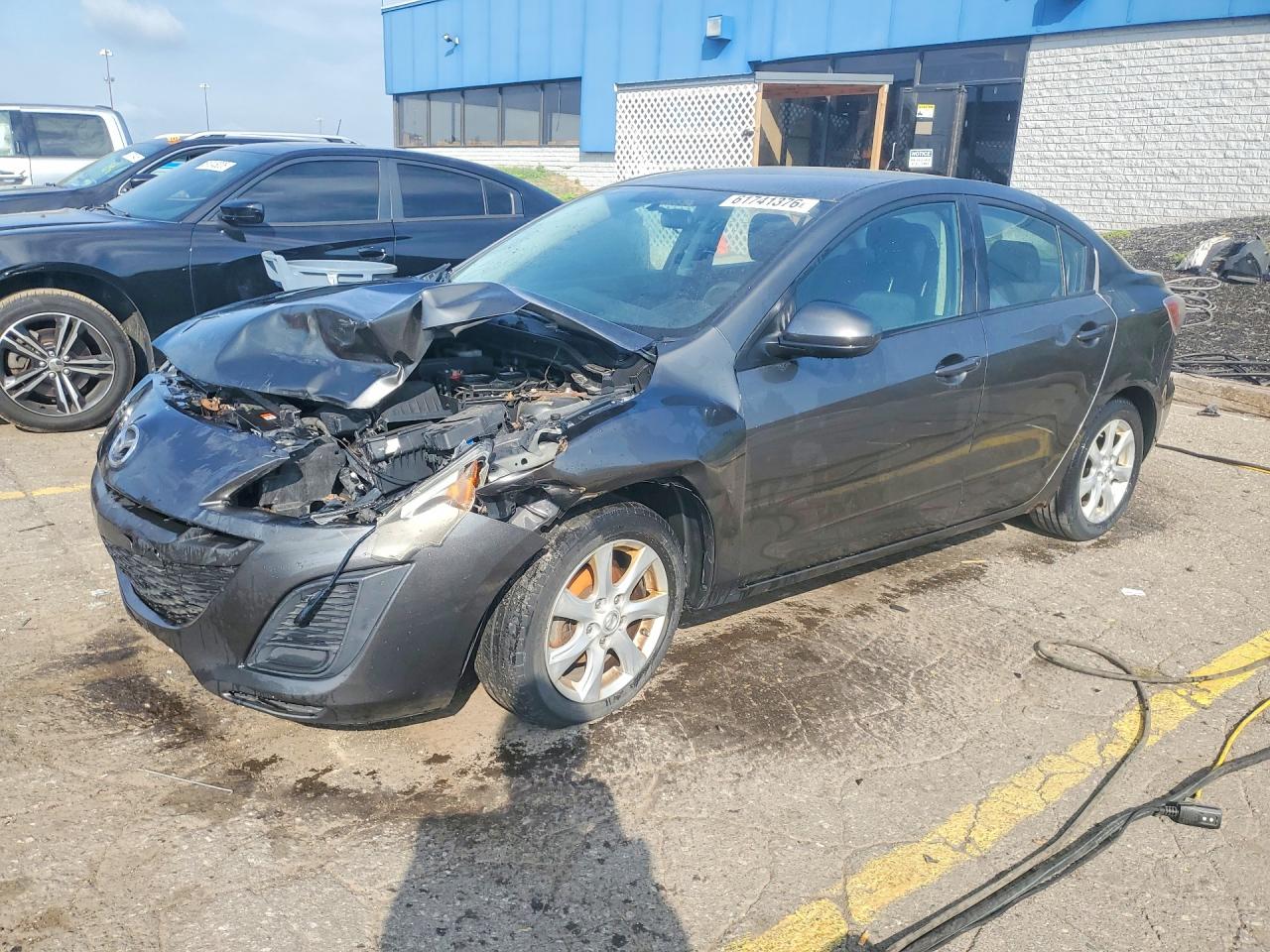 2011 Mazda 3 i Touring, VIN JM1BL1VF0B1427937 — Перед