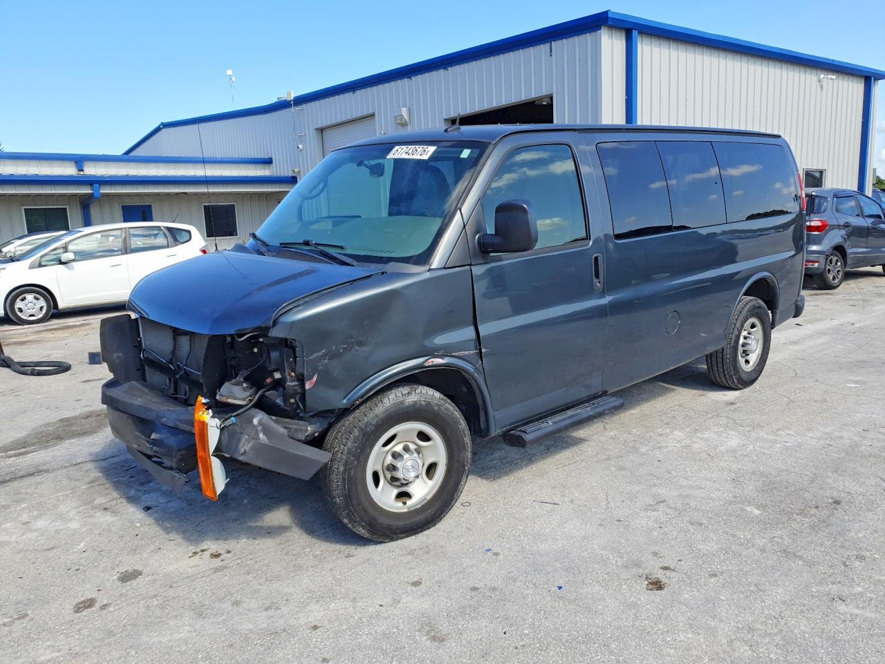 2015 Chevrolet Express G2500, VIN 1GAWGPFF2F1265279 — Front end