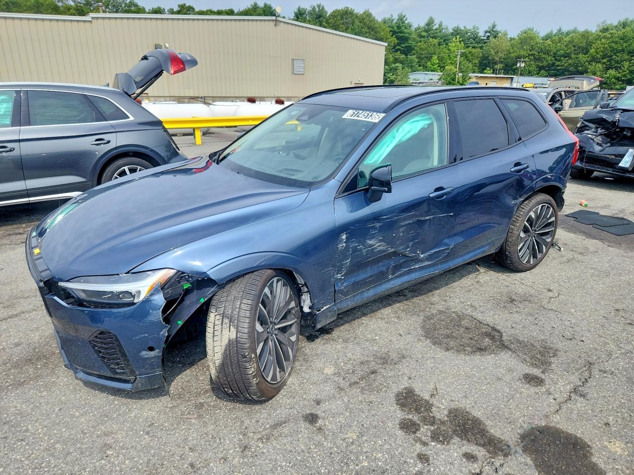 2026 Volvo XC60 Ultra, VIN YV4M12RM7T1463667 — Front end