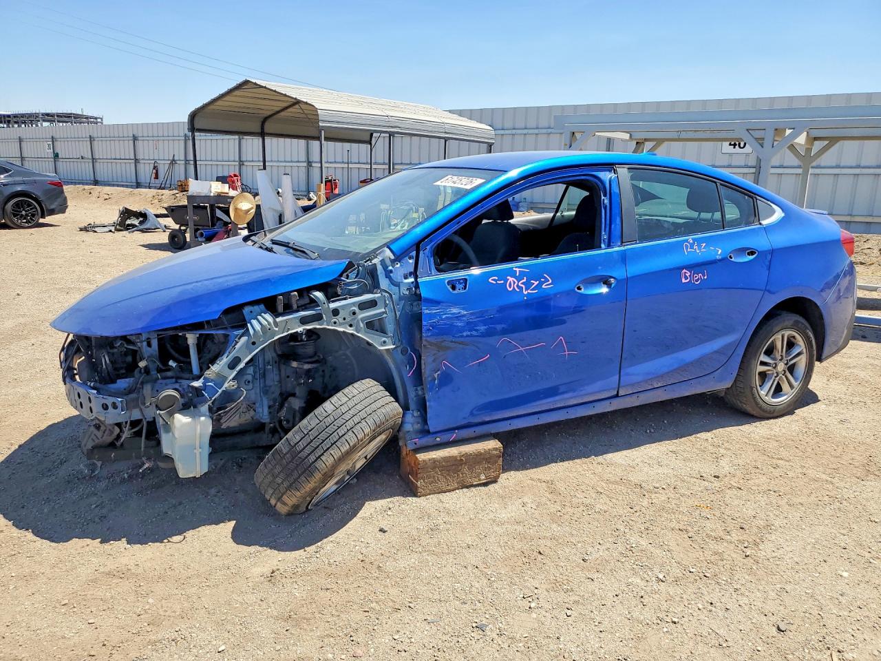 2018 Chevrolet Cruze LT, VIN 1G1BE5SM9J7222769 — Front end