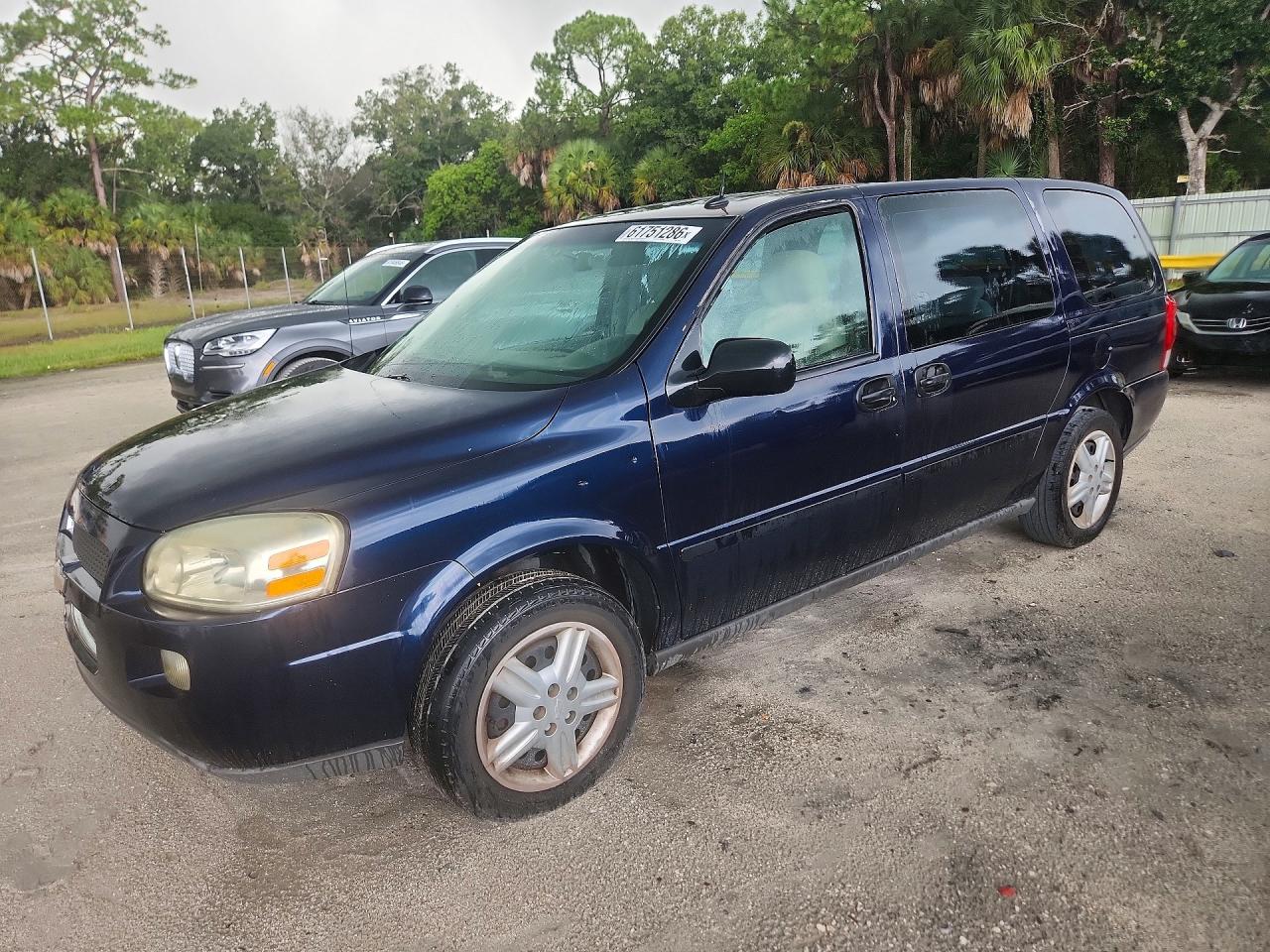 2005 Chevrolet Uplander, VIN 1GNDV03L95D292005 — Front end