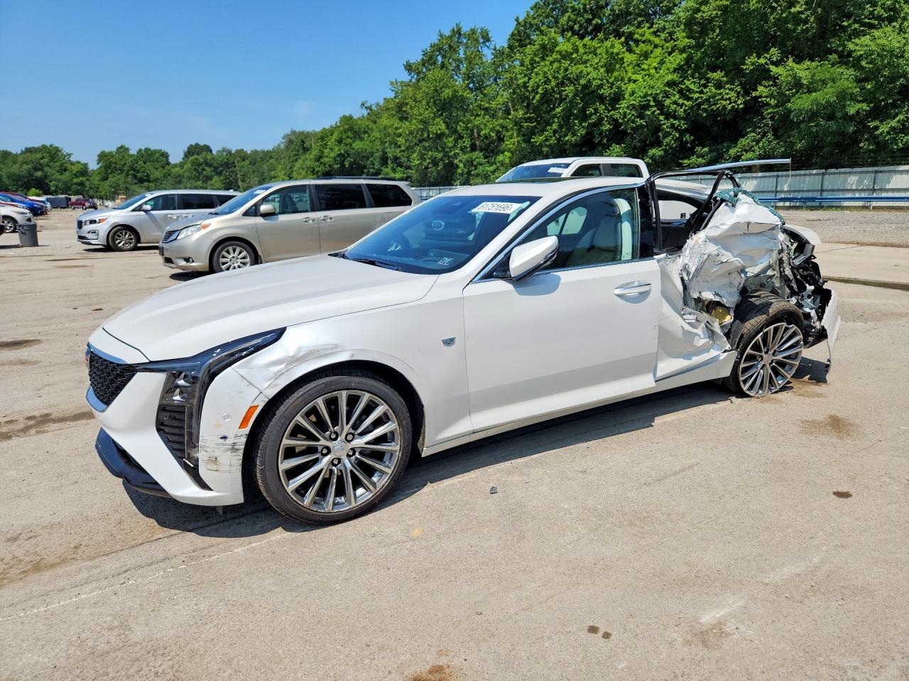 2025 Cadillac CT5 Premium Luxury, VIN 1G6DS5RK1S0103642 — Бок