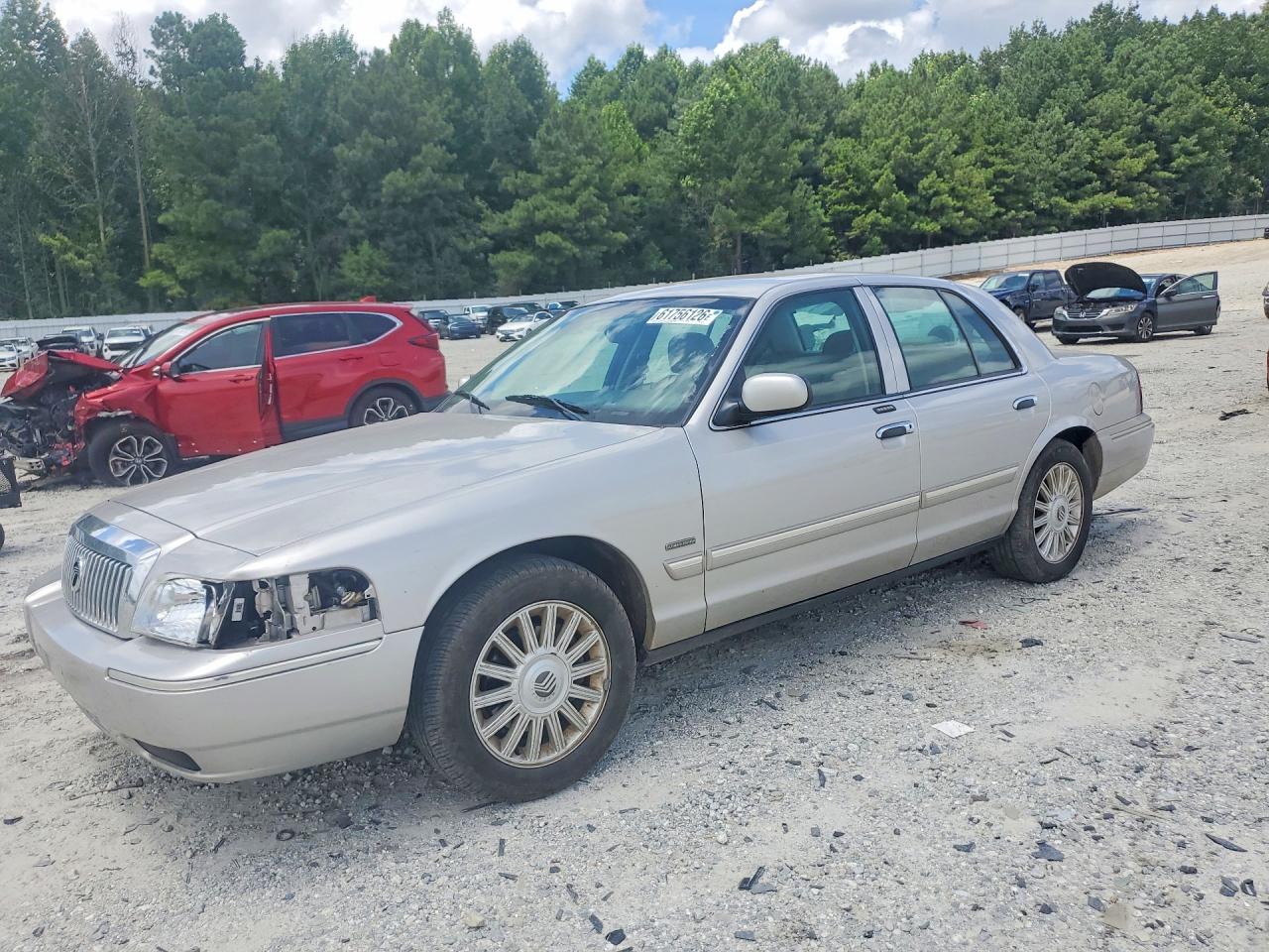 2009 Mercury Grand Marquis LS, VIN 2MEHM75V39X615319 — Перед
