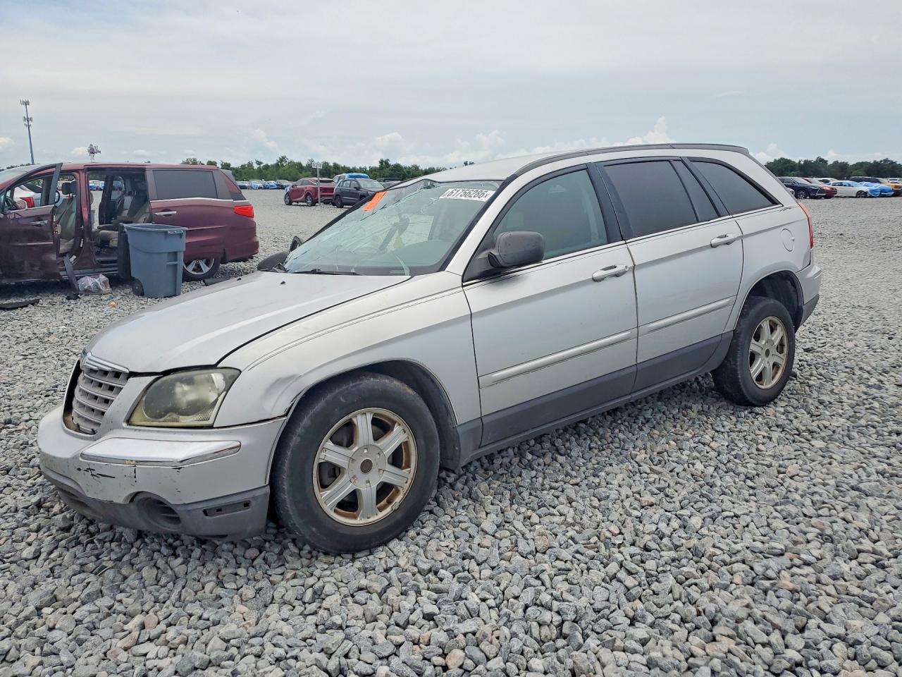 2006 Chrysler Pacifica Touring, VIN 2A4GM68446R785676 — Side