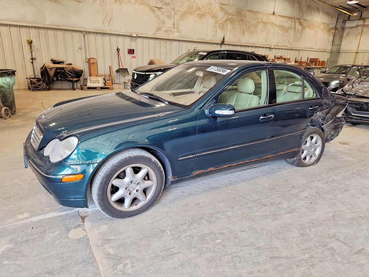2002 Mercedes-Benz C 230/260/280/320, VIN WDBRF61J42E009059 — Rear end