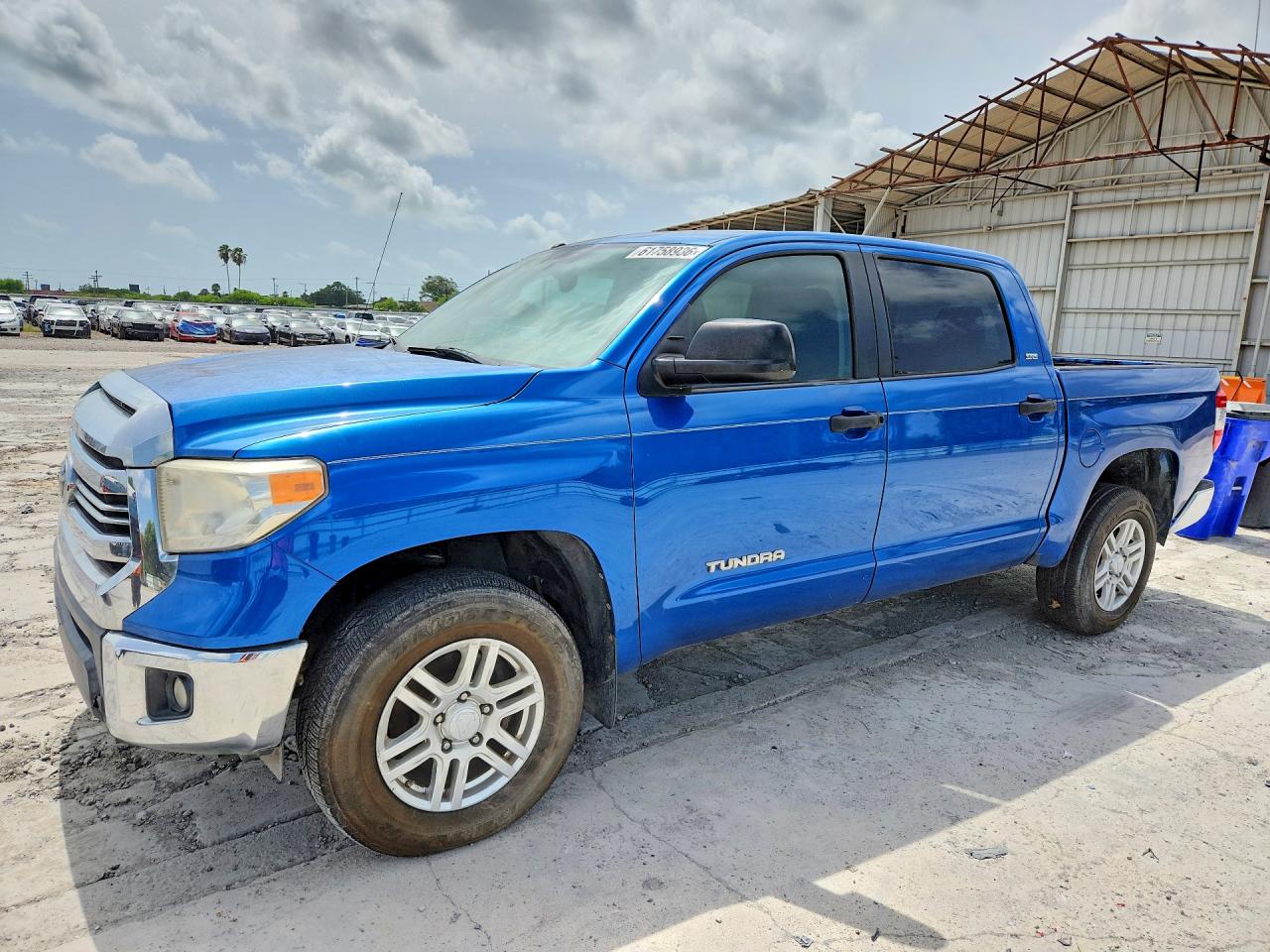 2017 Toyota Tundra SR5, VIN 5TFEM5F11HX112753 — Minor dents and scratches