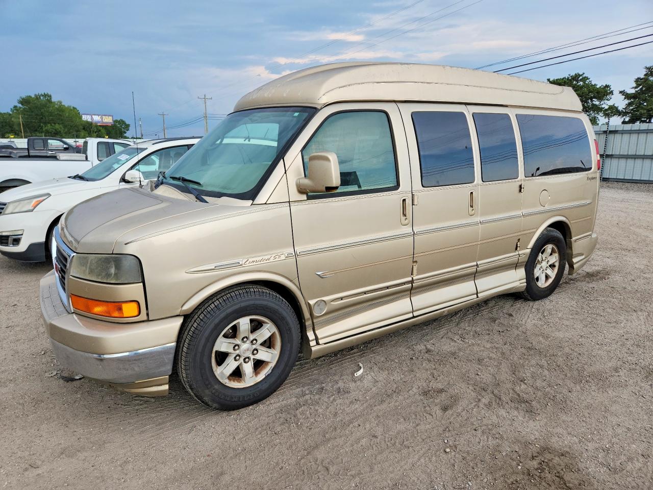 2010 GMC Savana Cargo YF7 Upfitter, VIN 1GDUGEB48A1112661 — Side