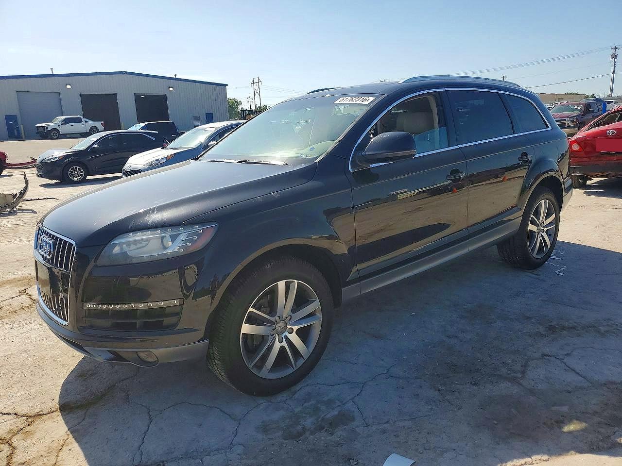 2013 Audi Q7 Premium Plus, VIN WA1LGAFEXDD008696 — Side