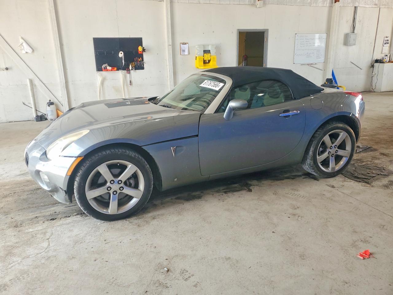 2007 Pontiac Solstice, VIN 1G2MB35B27Y107221 — Front end