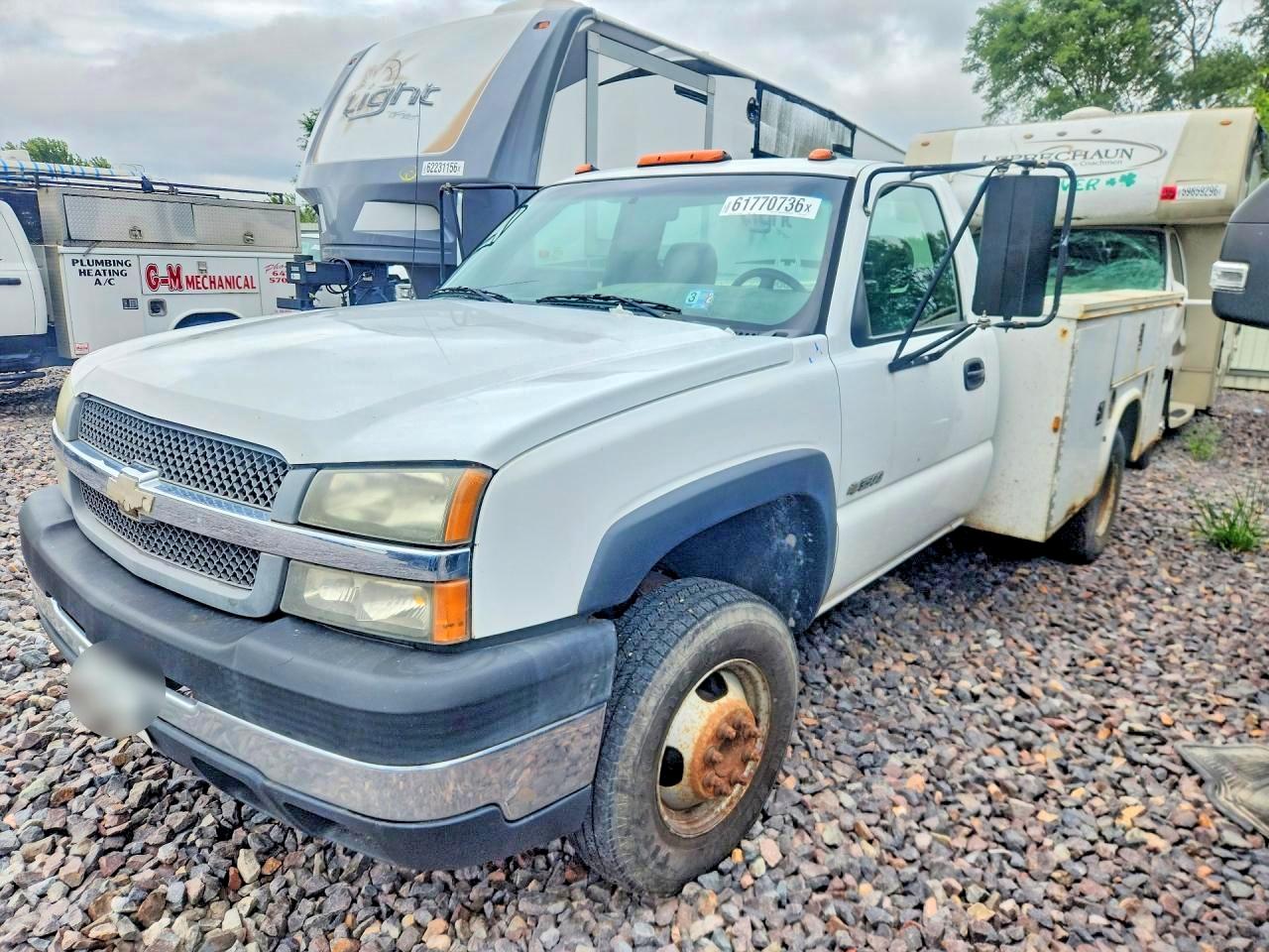 2007 Chevrolet Silverado 3500 WT, VIN 1GBJC34U37E182174 — Minor dents and scratches