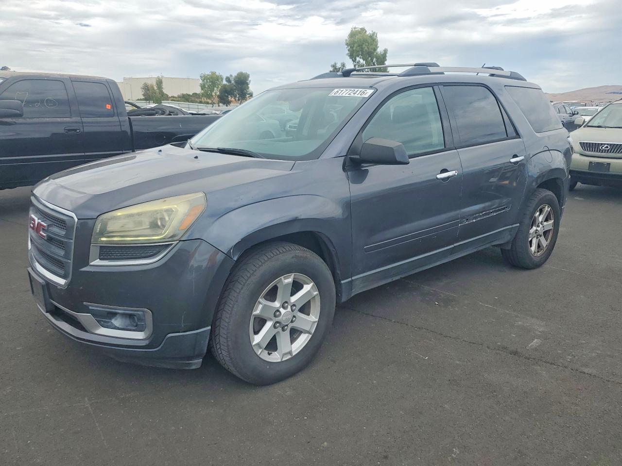 2014 GMC Acadia SLE, VIN 1GKKVPKD5EJ154311 — Front end