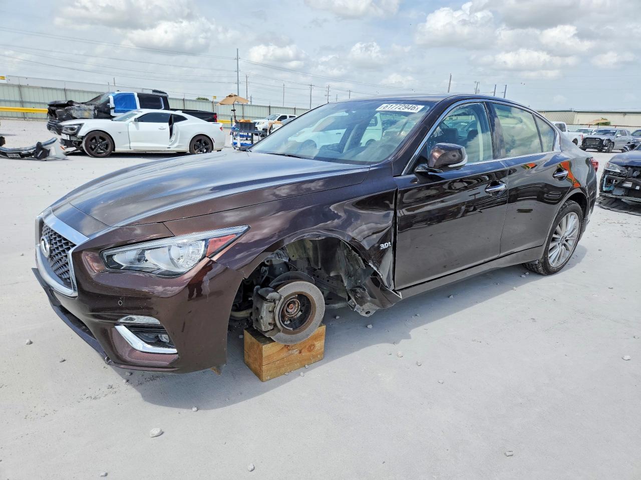 2020 Infiniti Q50 Luxe, VIN JN1EV7AR1LM251042 — Перед