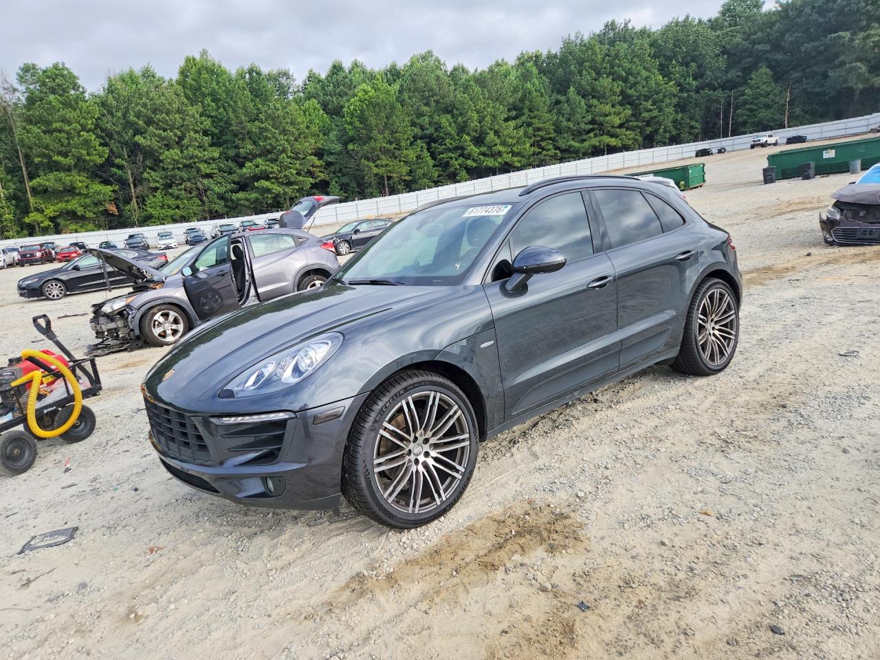 2017 Porsche Macan, VIN WP1AA2A52HLB02397 — Minor dents and scratches