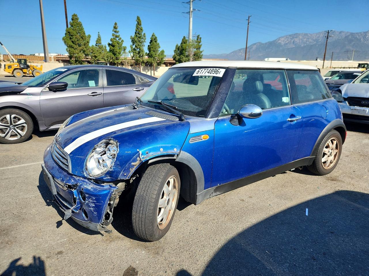 2006 MINI Hardtop, VIN WMWRC33526TK17402 — Перед