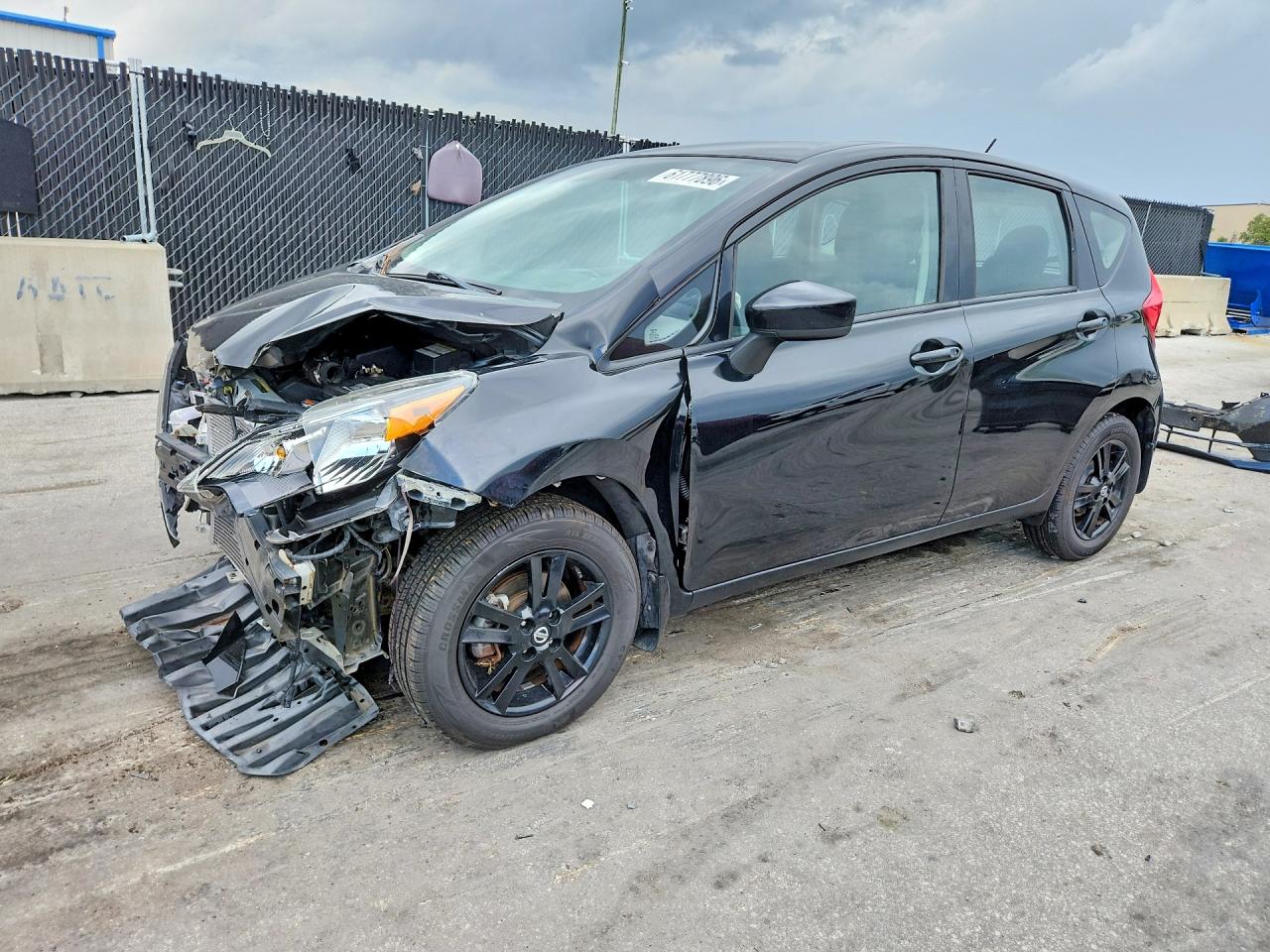2018 Nissan Note SV, VIN 3N1CE2CP9JL353685 — Front end