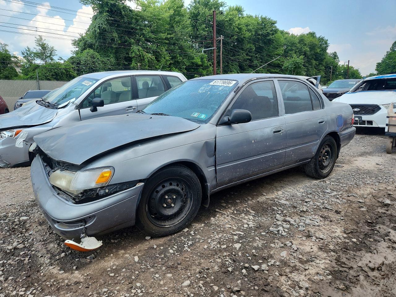 1997 Toyota Corolla CE, VIN 2T1BA02EXVC185072 — Front end
