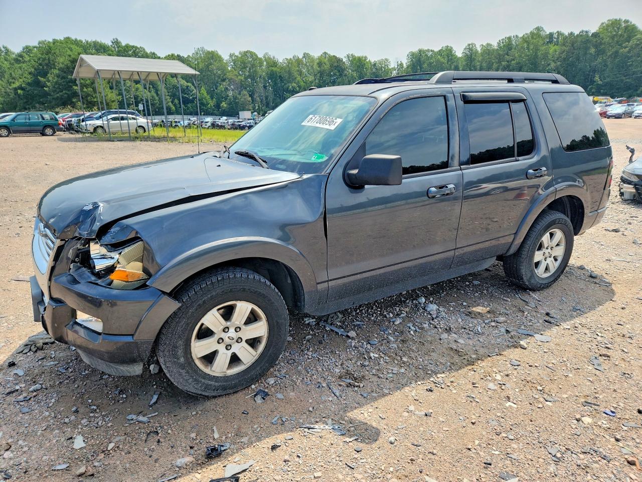 2010 Ford Explorer XLT, VIN 1FMEU7DE1AUB02471 — Перед