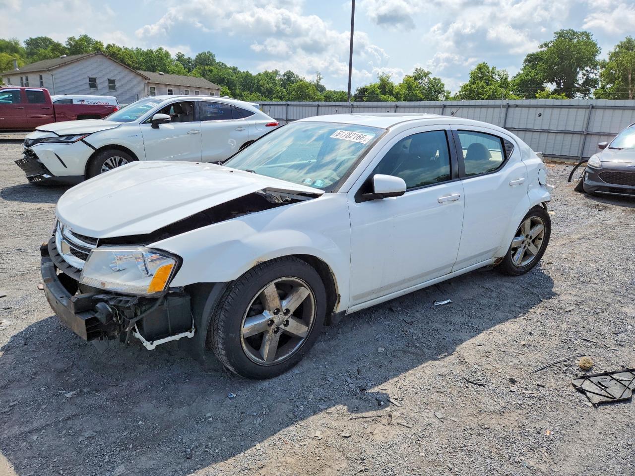 2011 Dodge Avenger Lux, VIN 1B3BD2FG6BN578883 — Зад