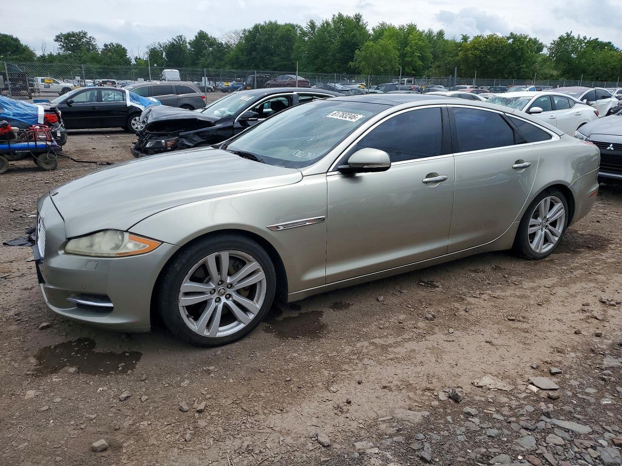 2012 Jaguar XJ, VIN SAJWA1CB9CLV37867 — Front end