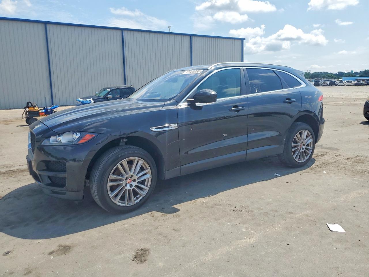 2019 Jaguar F-Pace 25t Premium, VIN SADCJ2FX7KA391207 — Minor dents and scratches
