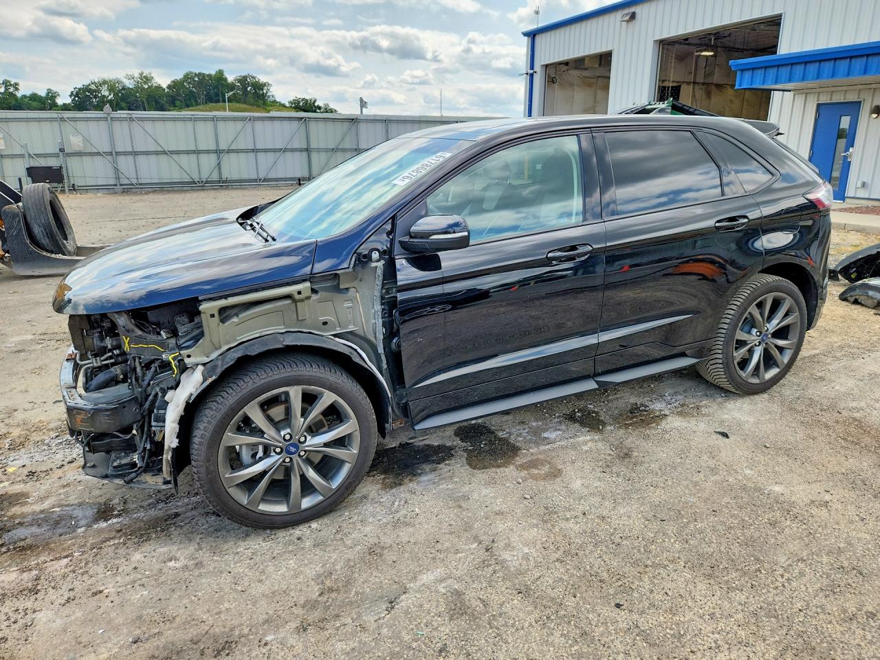 2017 Ford Edge Sport, VIN 2FMPK4AP4HBC14832 — Front end
