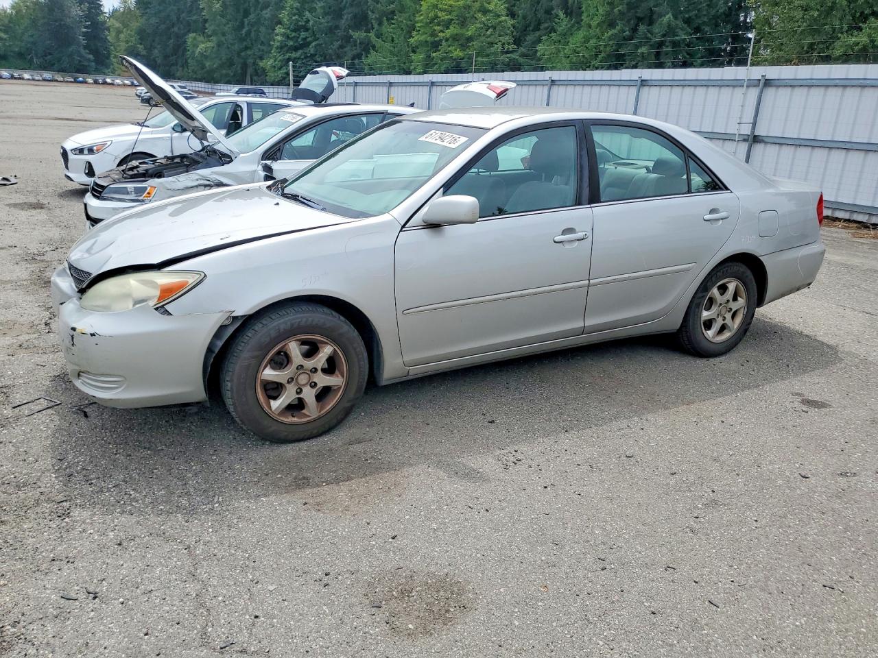 2004 Toyota Camry XLE, VIN 4T1BE30K44U311924 — Front end
