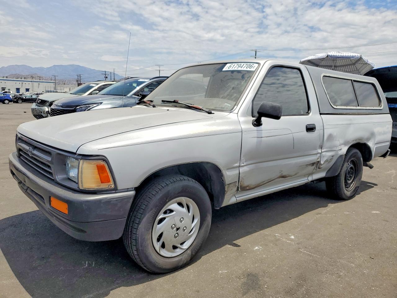 1992 Toyota Pickup, VIN JT4RN81A2N0092167 — Side