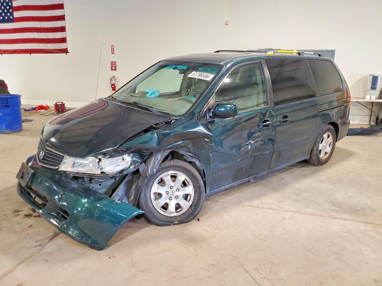 2001 Honda Odyssey EX, VIN 2HKRL18721H580359 — Front end
