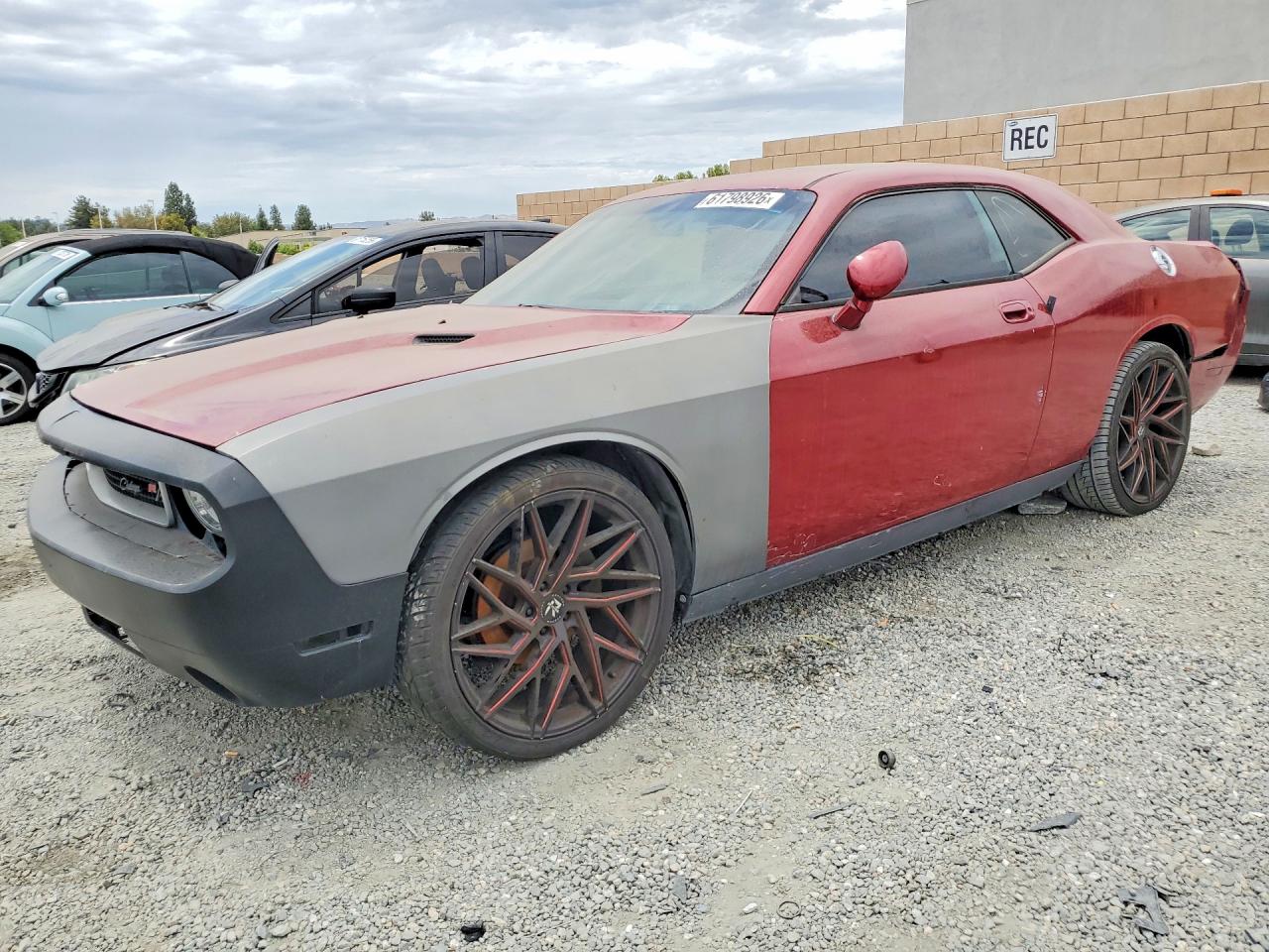 2009 Dodge Challenger SE, VIN 2B3LJ44V79H508869 — Зад