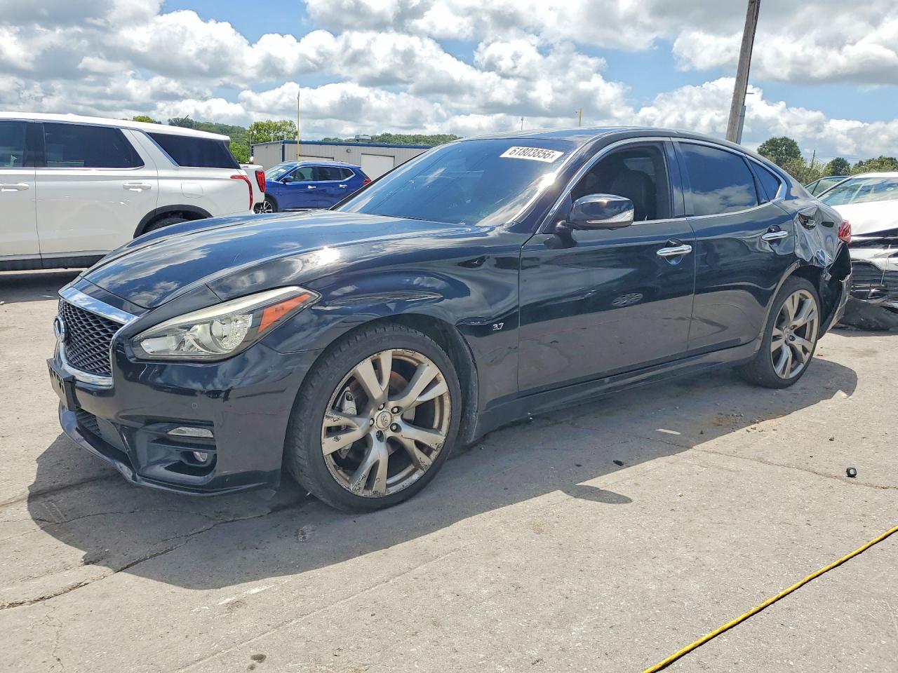 2019 Infiniti Q70 Luxe, VIN JN1BY1AR0KM585312 — Rear end