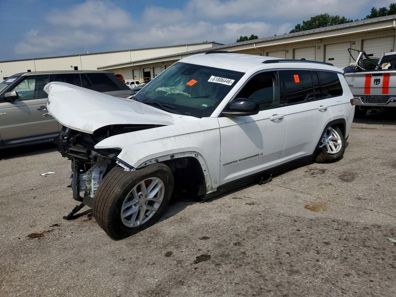 2023 Jeep Grand Cherokee Laredo, VIN 1C4RJKAG7P8807901 — Front end