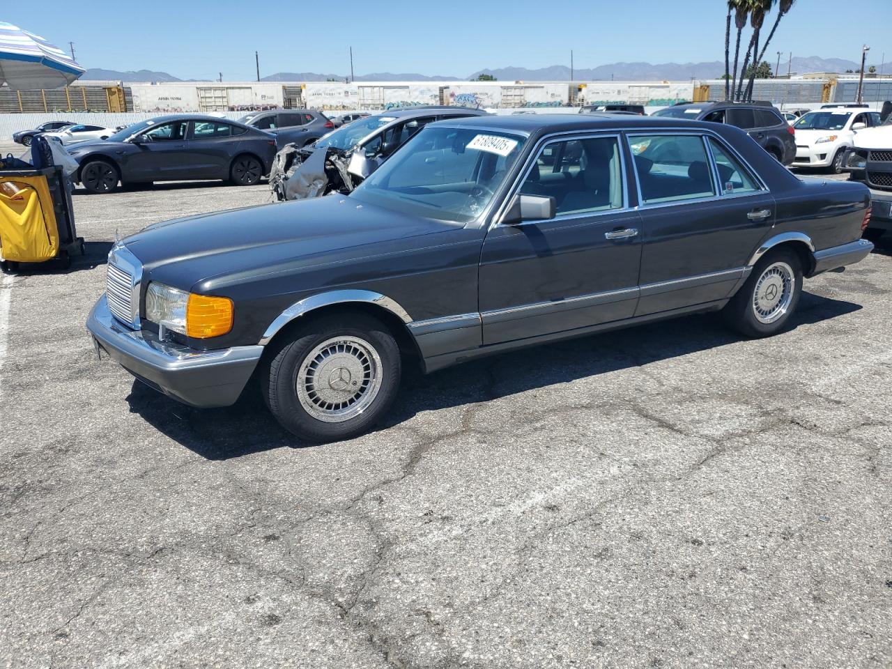 1990 Mercedes-Benz 420 SEL, VIN WDBCA35E2LA500920 — Normal wear