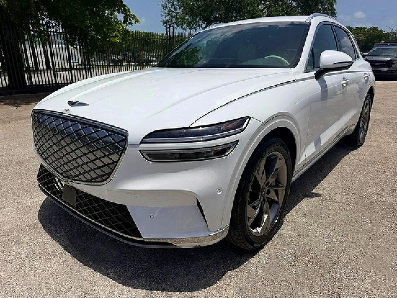 2025 Genesis GV70 Advanced, VIN 5NMMCET15SH005210 — Front end