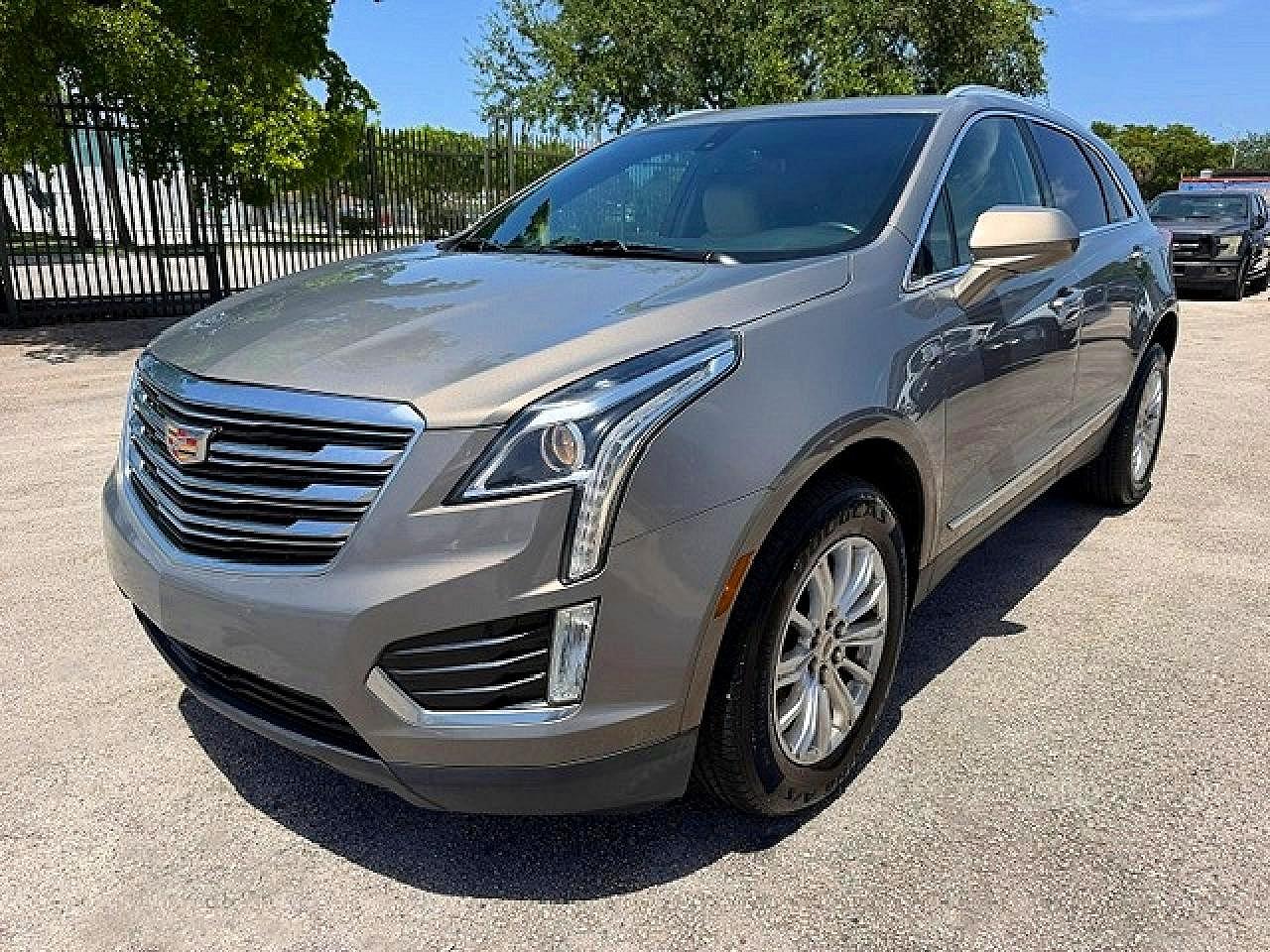 2017 Cadillac XT5 FWD, VIN 1GYKNARS2HZ240947 — Мелкие вмятины и царапины