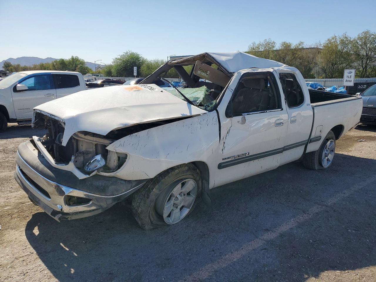 2002 Toyota Tundra SR5, VIN 5TBRN34192S292852 — Rollover